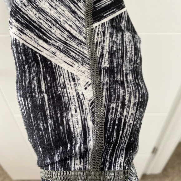 Lululemon yoga pants 🧘‍♀️ - Picture 6 of 8